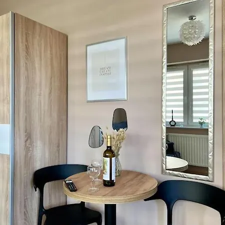 Апартаменты Apartstars Powstancow #17 *