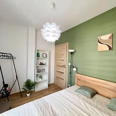 Apartstars Powstancow #17