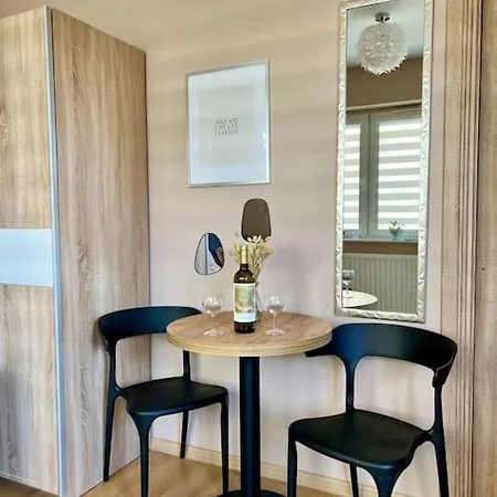 Apartstars Powstancow #17 Апартаменты *