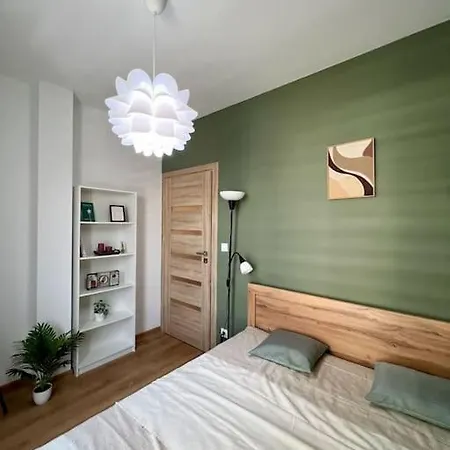 Daire Apartstars Powstancow #17 *