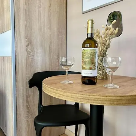 Daire Apartstars Powstancow #17 *