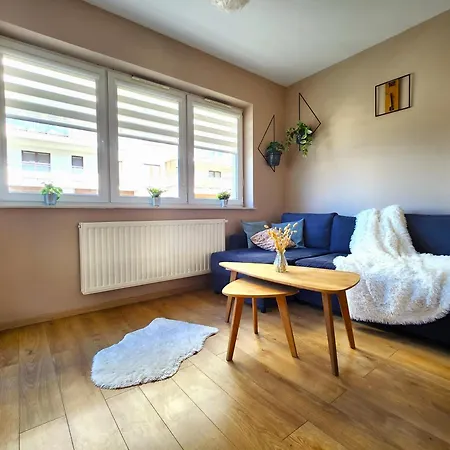 Apartstars Powstancow #17 *